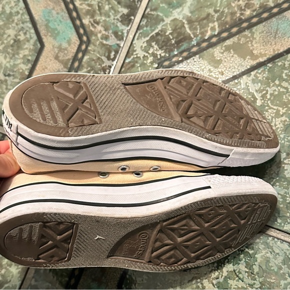 Converse - Picture 2 of 7